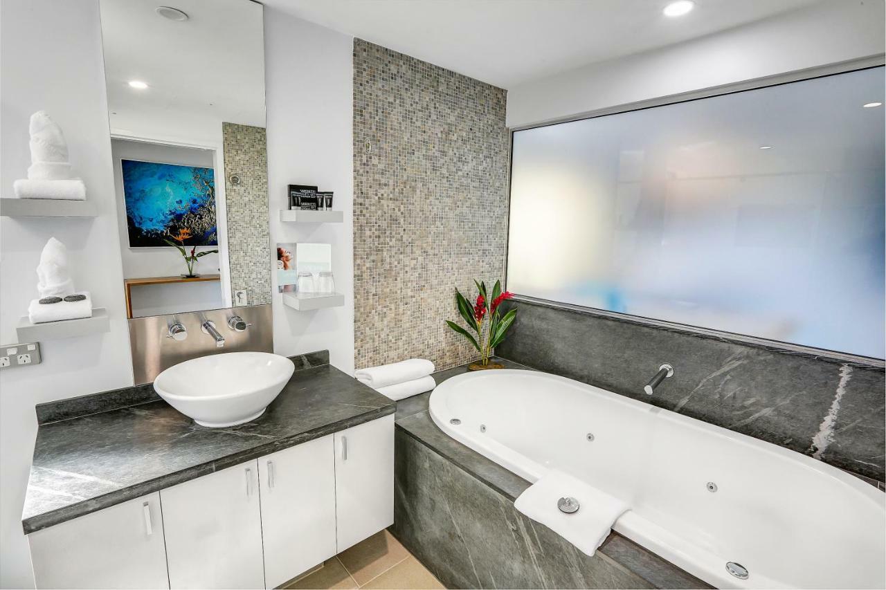 Elysium Private Apartments Triton By The Sea Palm Cove Eksteriør bilde